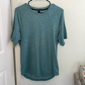 LULULEMON Men’s drysense workout shirt